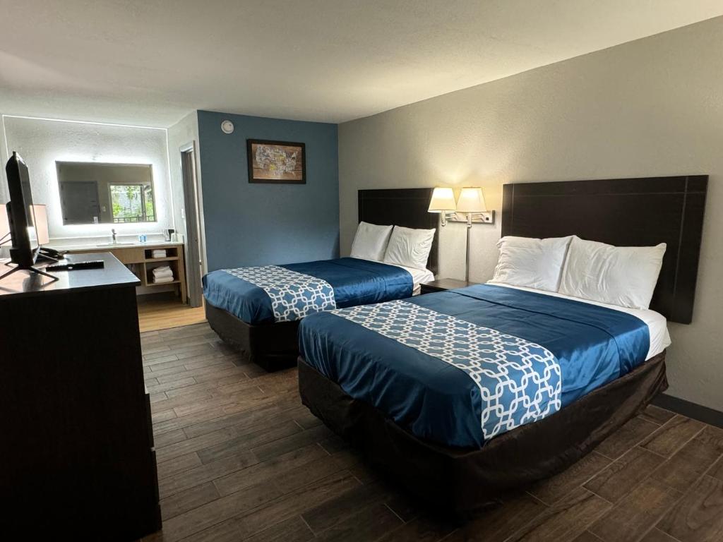 Regency Inn image