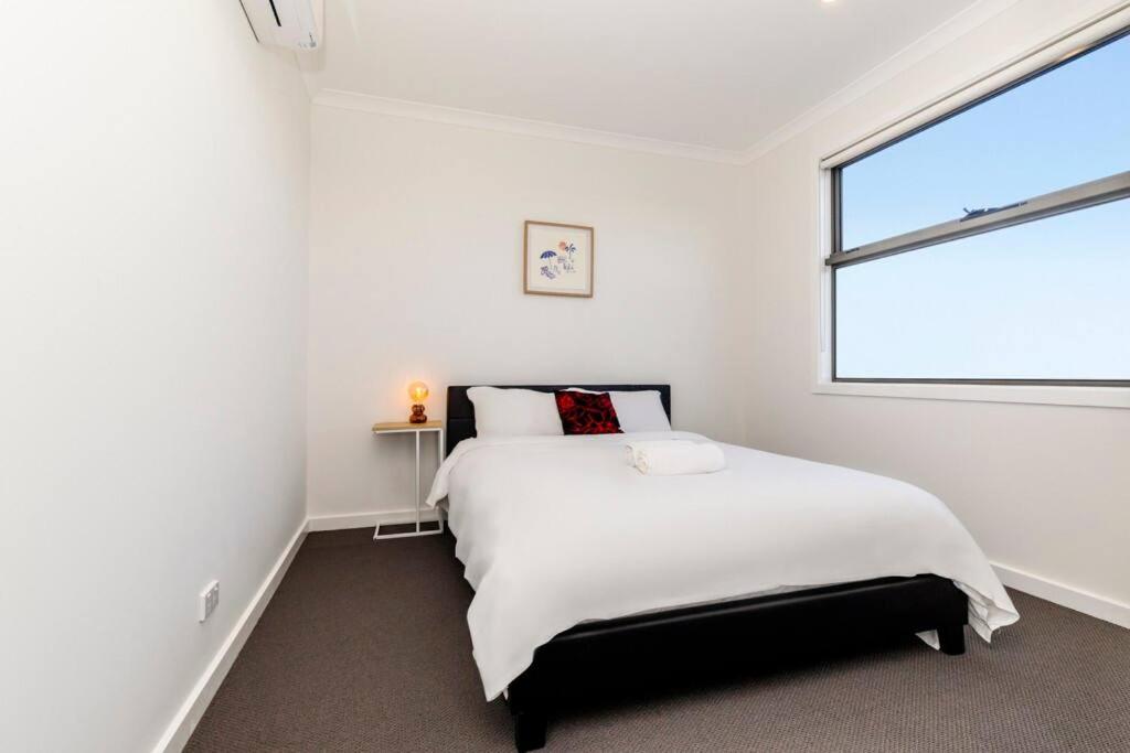 4 Bedrooms Lovely House in Clayton Central photo 1
