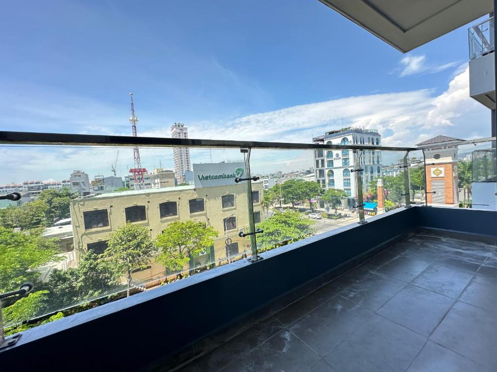 Luxury Apartment inside Monarchy