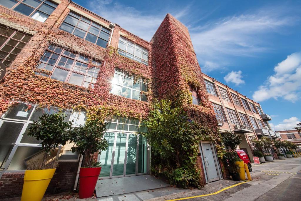 Spacious Warehouse Conversion 2 Bdrms & Parking photo 4