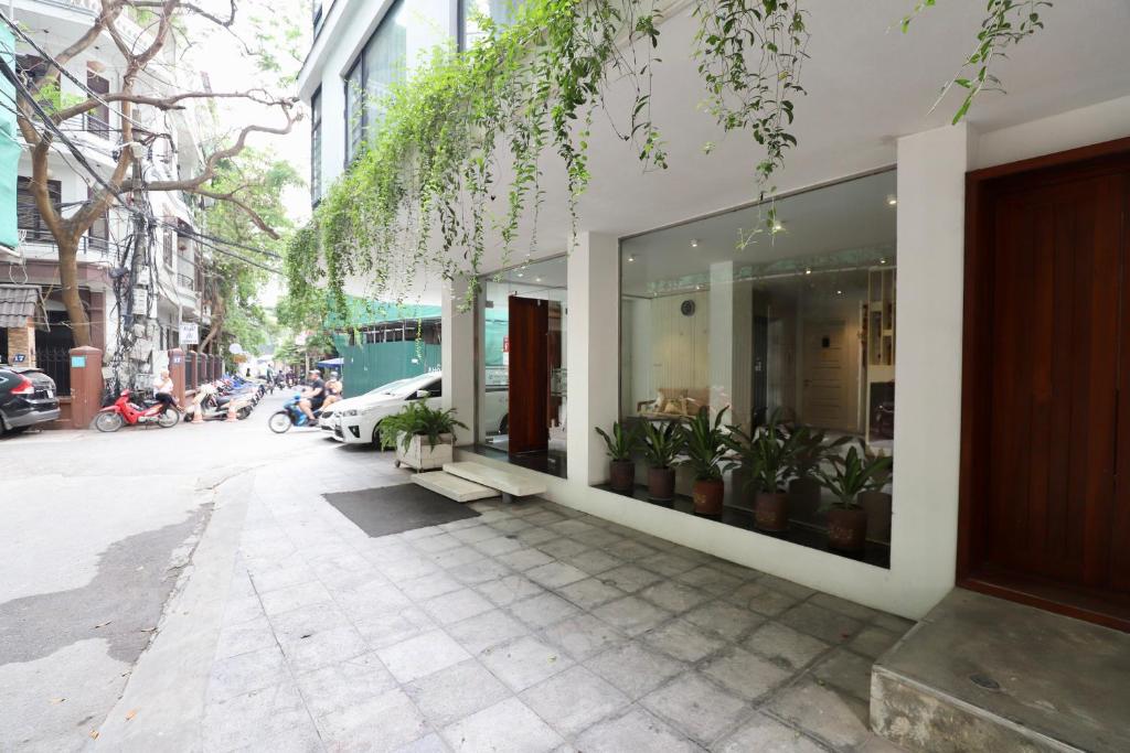 Square Building Maya 17 alley 36 Dao Tan