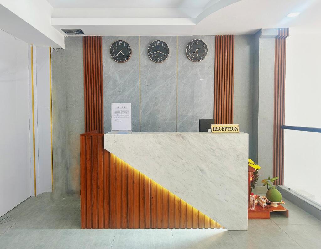 RedDoorz Plus near Hoang Van Thu Park 2