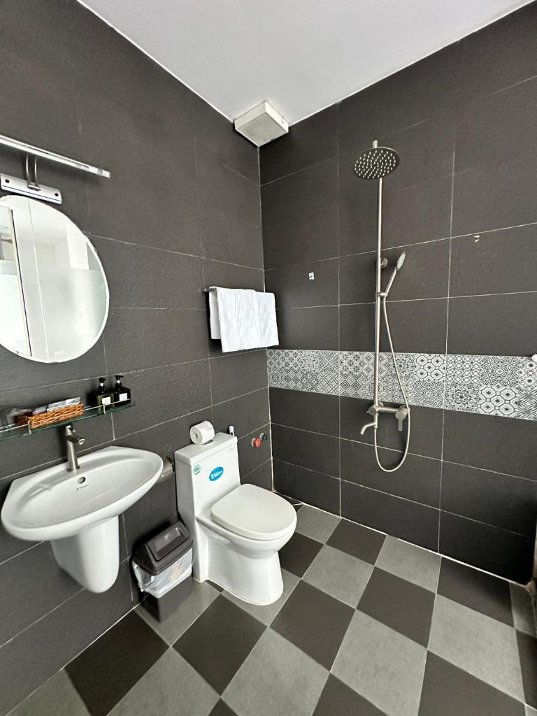 RedDoorz Plus near Hoang Van Thu Park 2