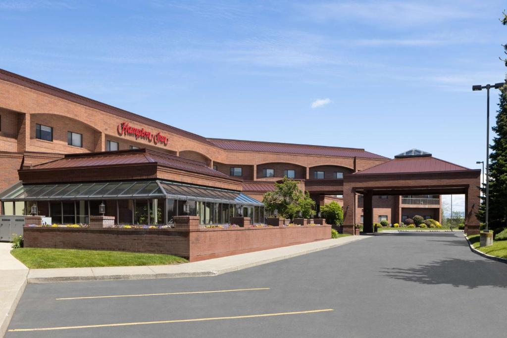 Hampton Inn Spokane image