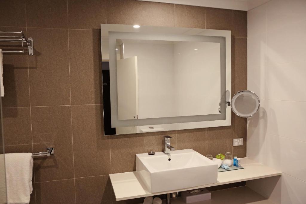 Novotel Swan Valley Vines Resort Room Type - Standard Twin Room with Two Queen Beds