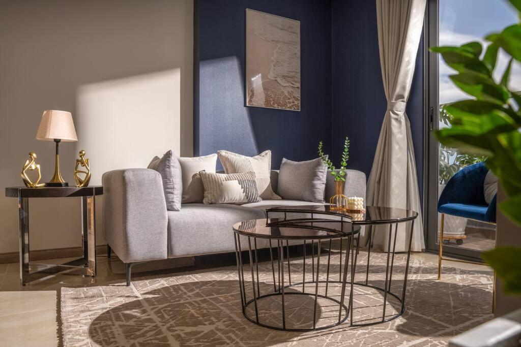 Modern 2 bedrooms with Pool- 19th floor, City view