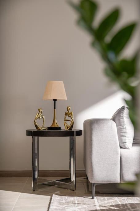 Modern 2 bedrooms with Pool- 19th floor, City view