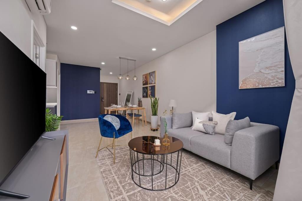 Modern 2 bedrooms with Pool- 19th floor, City view