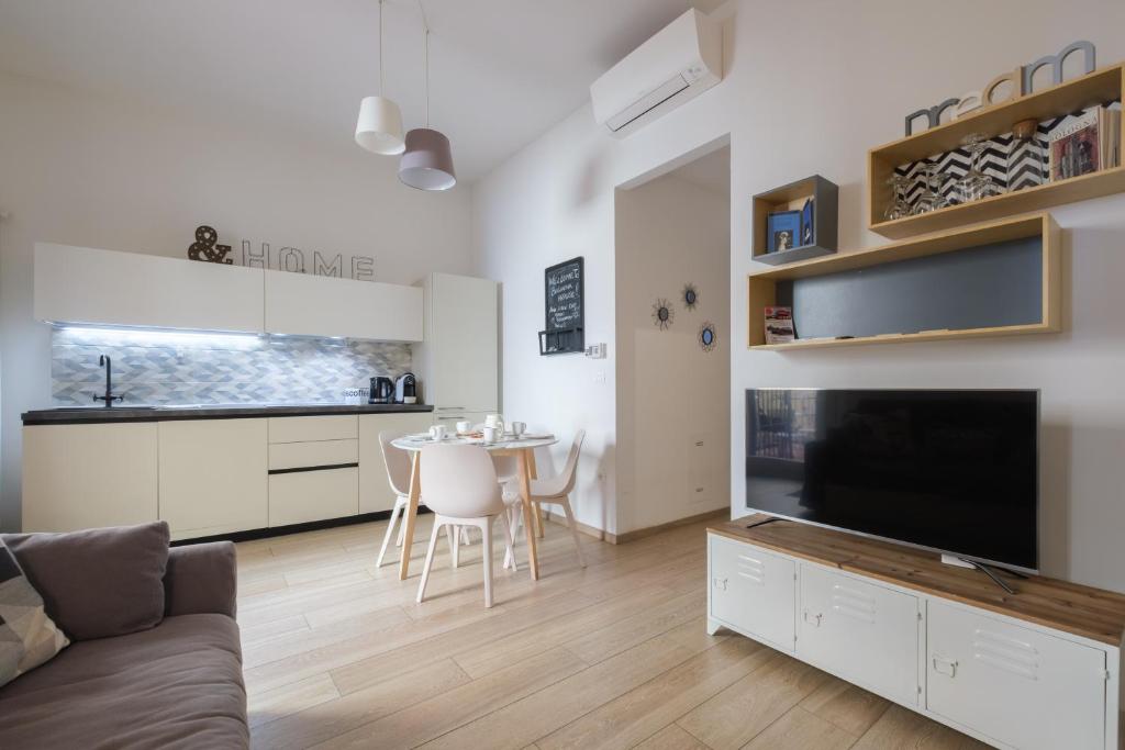 Bologna House Due Torri Apartment - Tap to explore photos