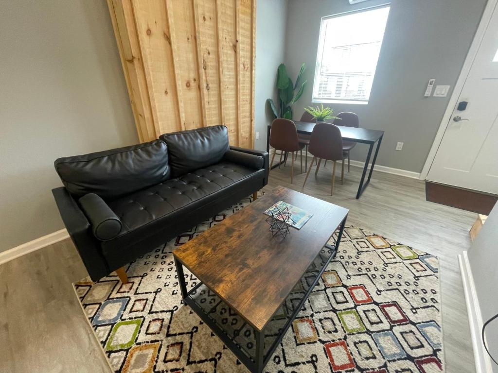 The Yale Townhouse- 2 BR image