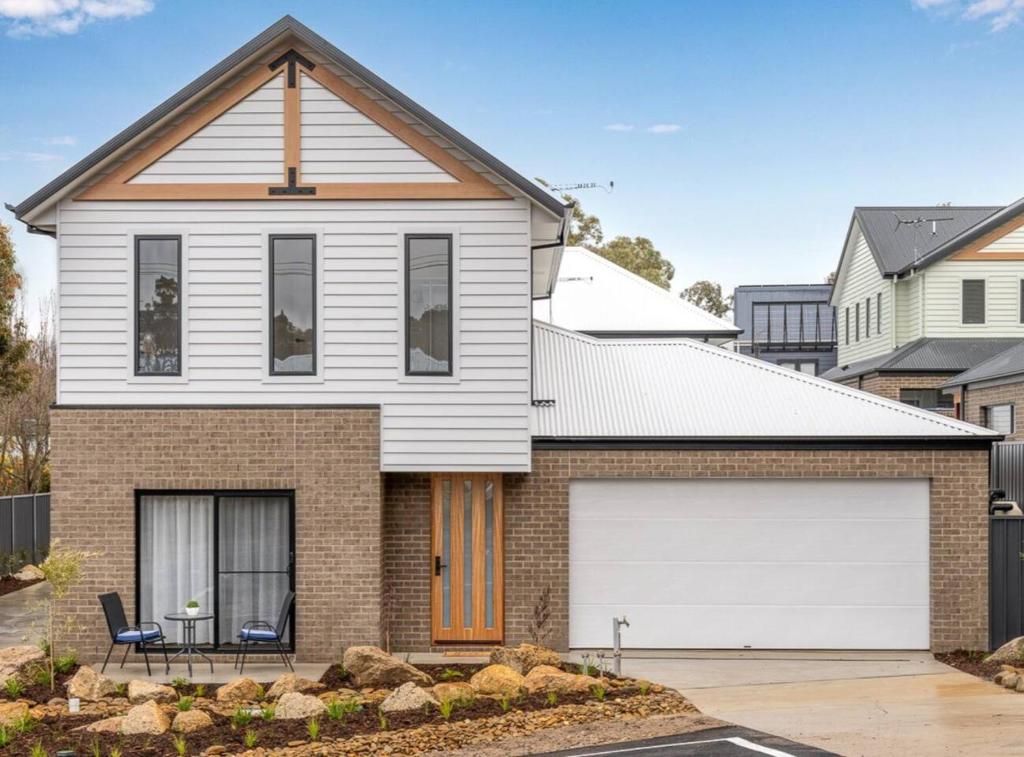 New Central 2 bedroom townhouse