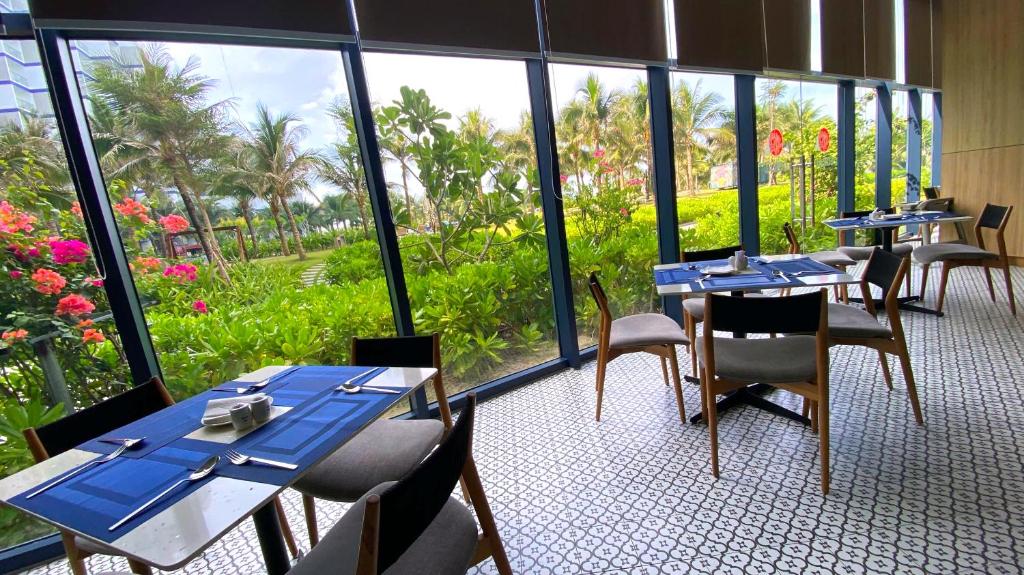 SUNNY SMES - The Arena, Cam Ranh airport