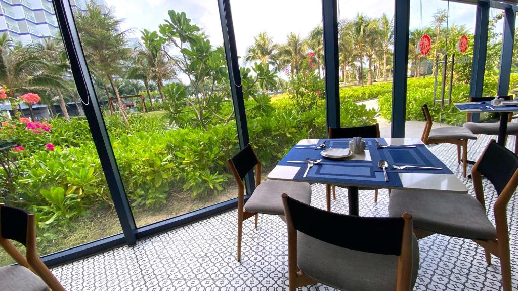 SUNNY SMES - The Arena, Cam Ranh airport