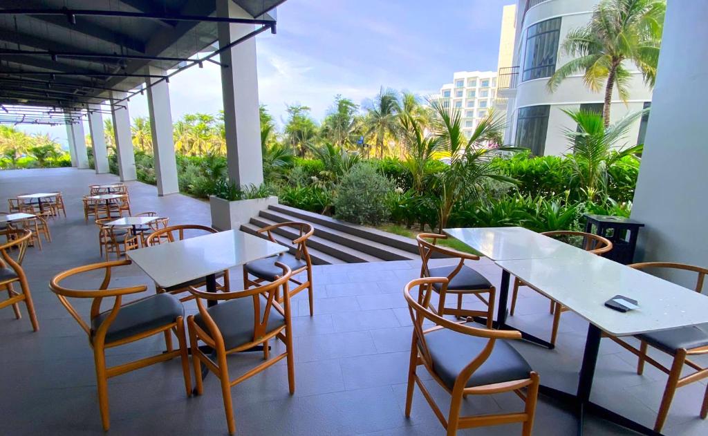 SUNNY SMES - The Arena, Cam Ranh airport