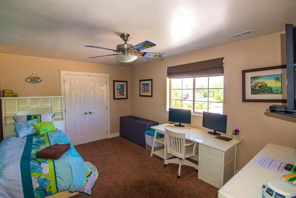 Tacit Shadow Resort Paradise Deluxe Suite, Gym, Coffee Bar, Hot-Tub, Free Laundry, Food Available image