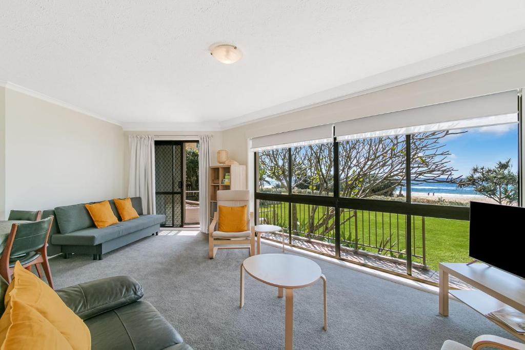 Tugun By The Beach Unit 1 - Tap to explore photos