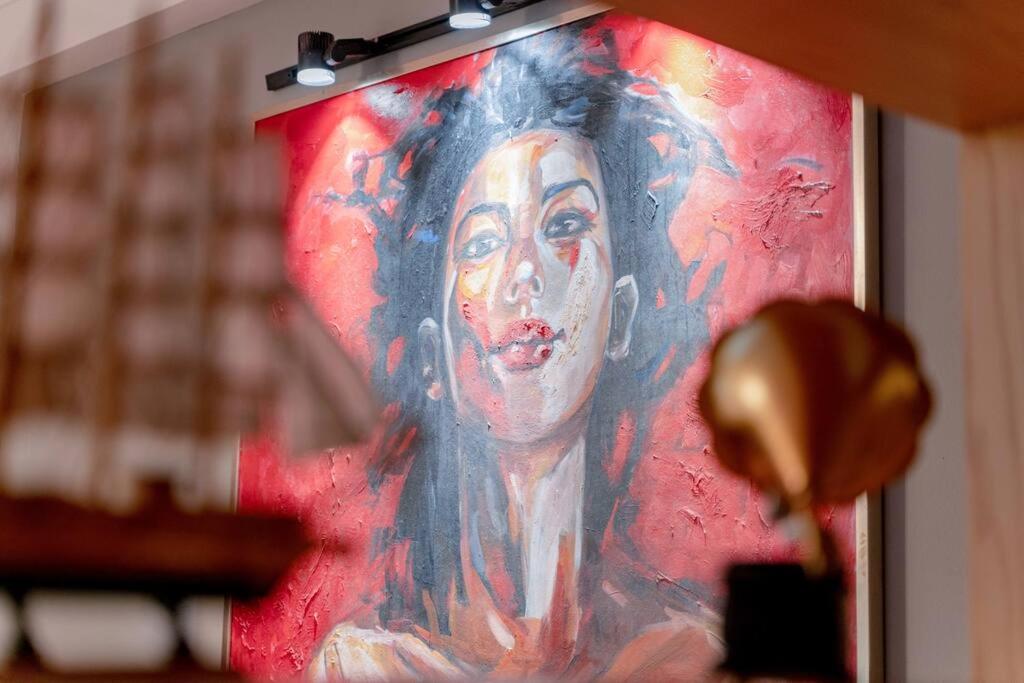 An House - CINE Apt - Street food, Projector, Washer, 10 mins to Hoan Kiem