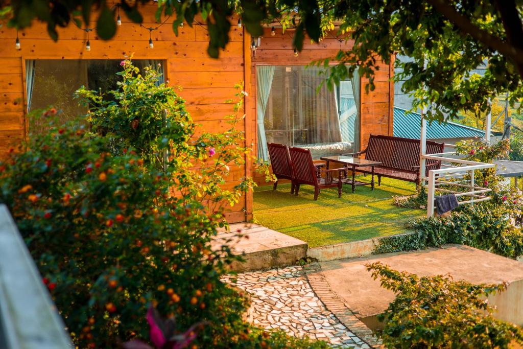 Homestay Wooden House - Nhà Gỗ Mộc Châu