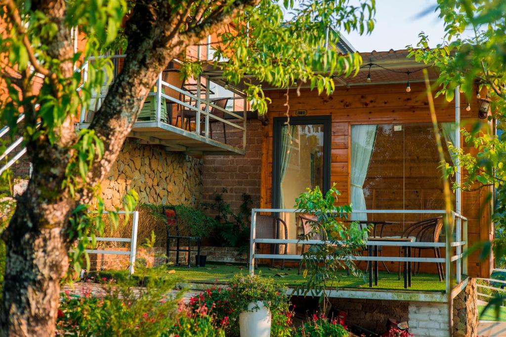 Homestay Wooden House - Nhà Gỗ Mộc Châu