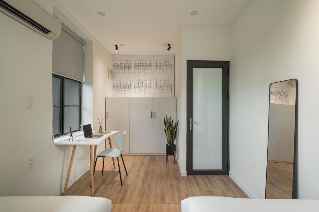 full sunshine with balcony, quiet and security