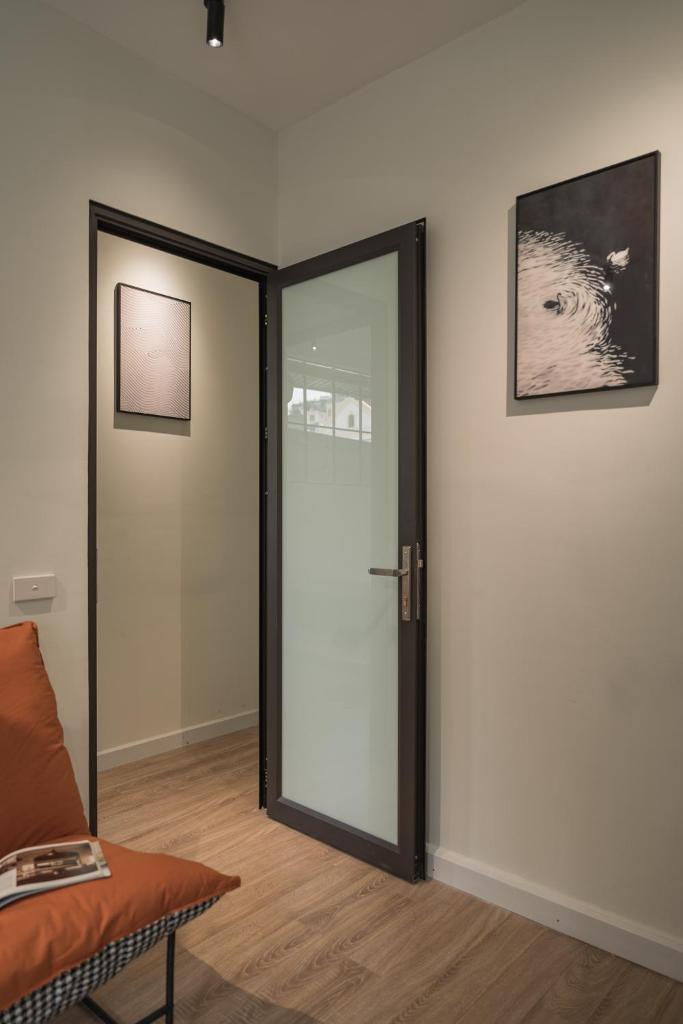 full sunshine with balcony, quiet and security