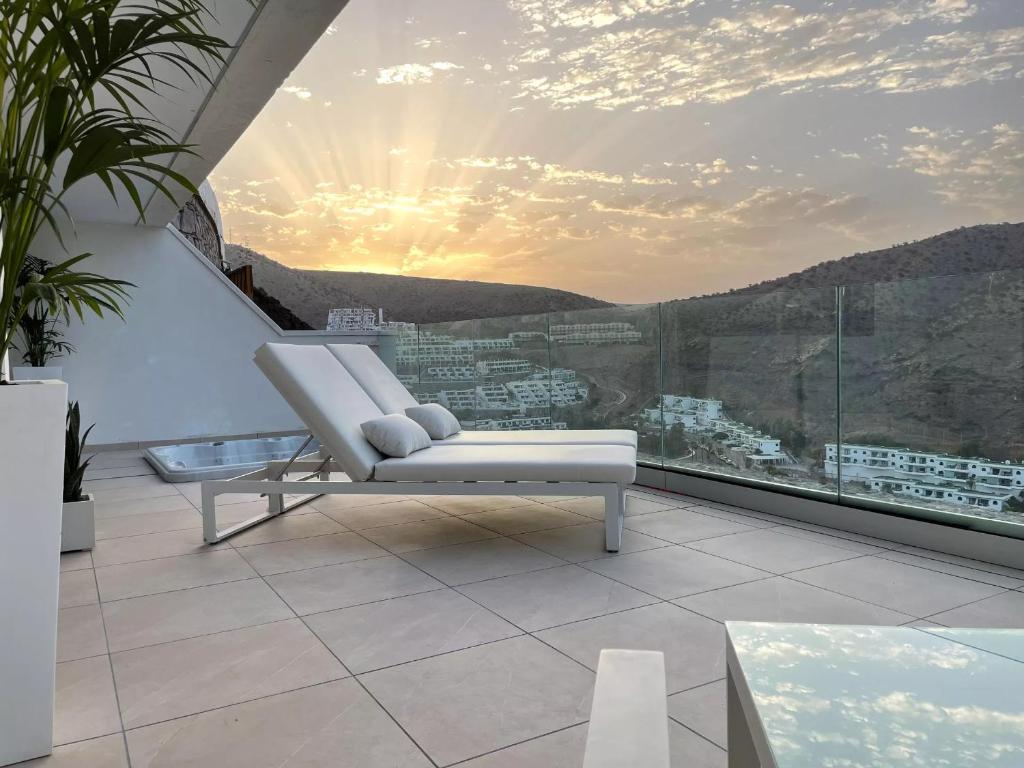 Grand Horizon Luxury Boutique Suites - Tap to explore photos