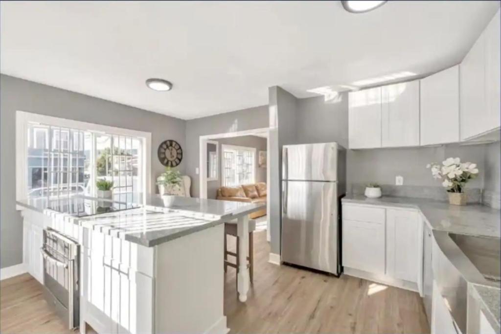Cozy 2 Bedroom Nest in Oakland image