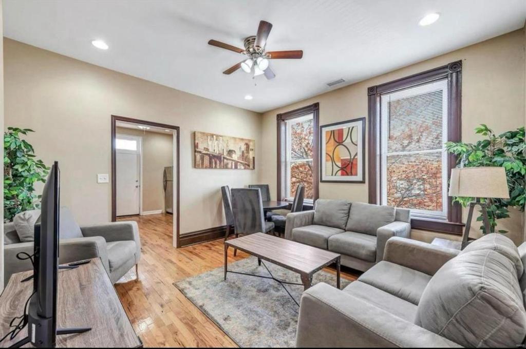 2 Houses for Large Groups Near Busch Stadium image