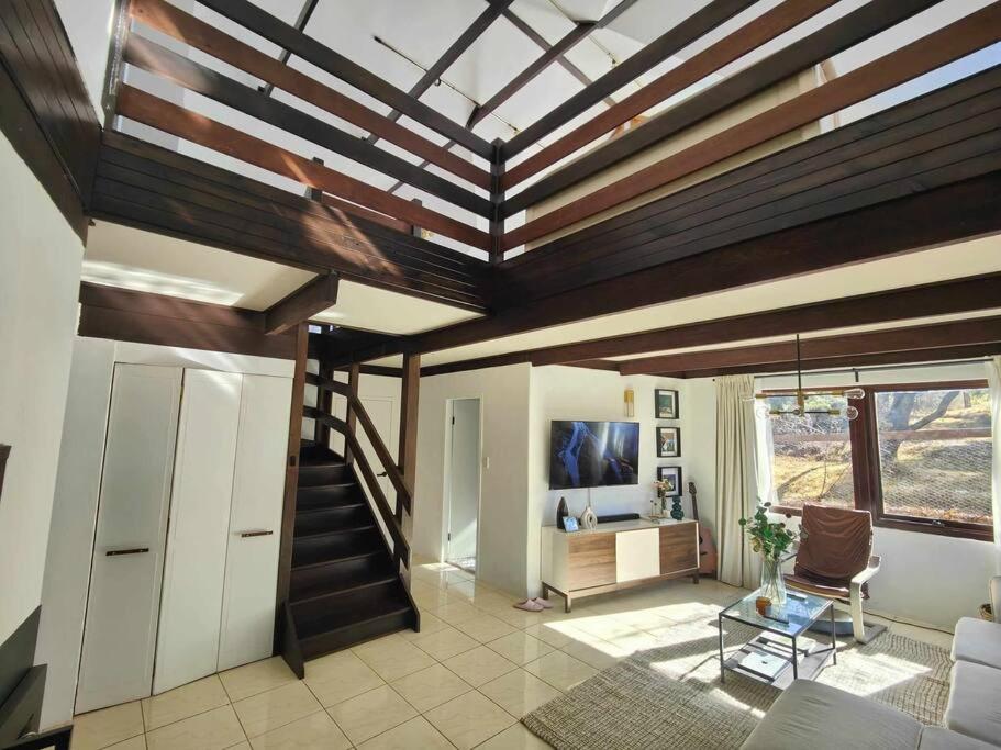 Spacious 5 bedroom Country Home photo 2