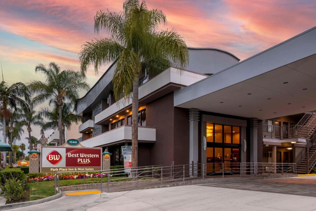 Best Western Plus Park Place Inn - Mini Suites image