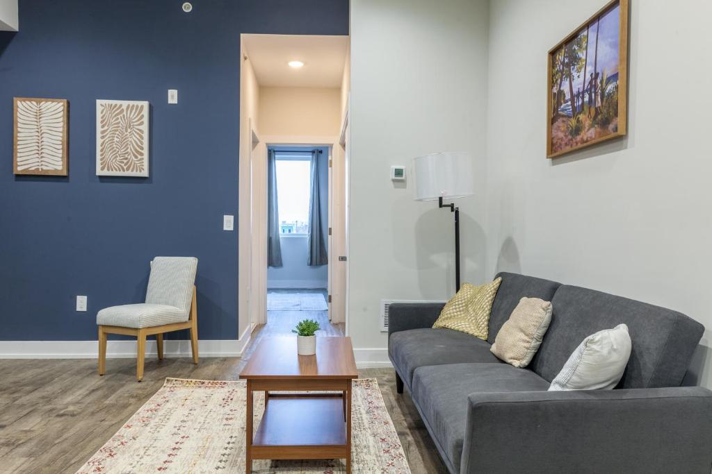 Comfy 3bed3bath,wkingbeds,sleeps8 image