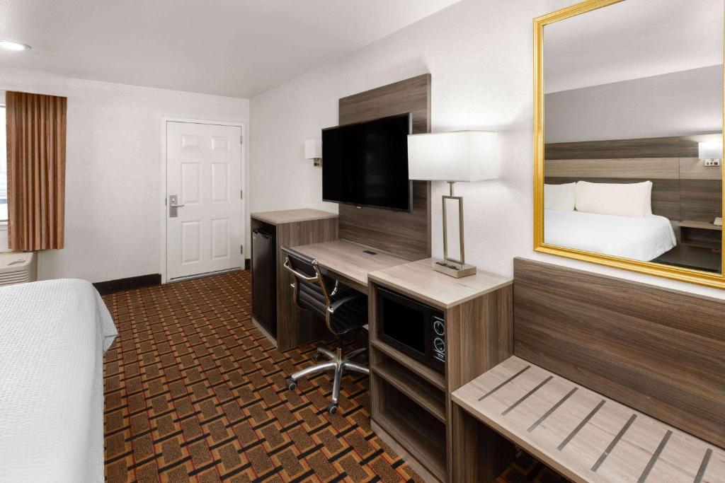 Ramada Limited San Angelo - Tap to explore photos