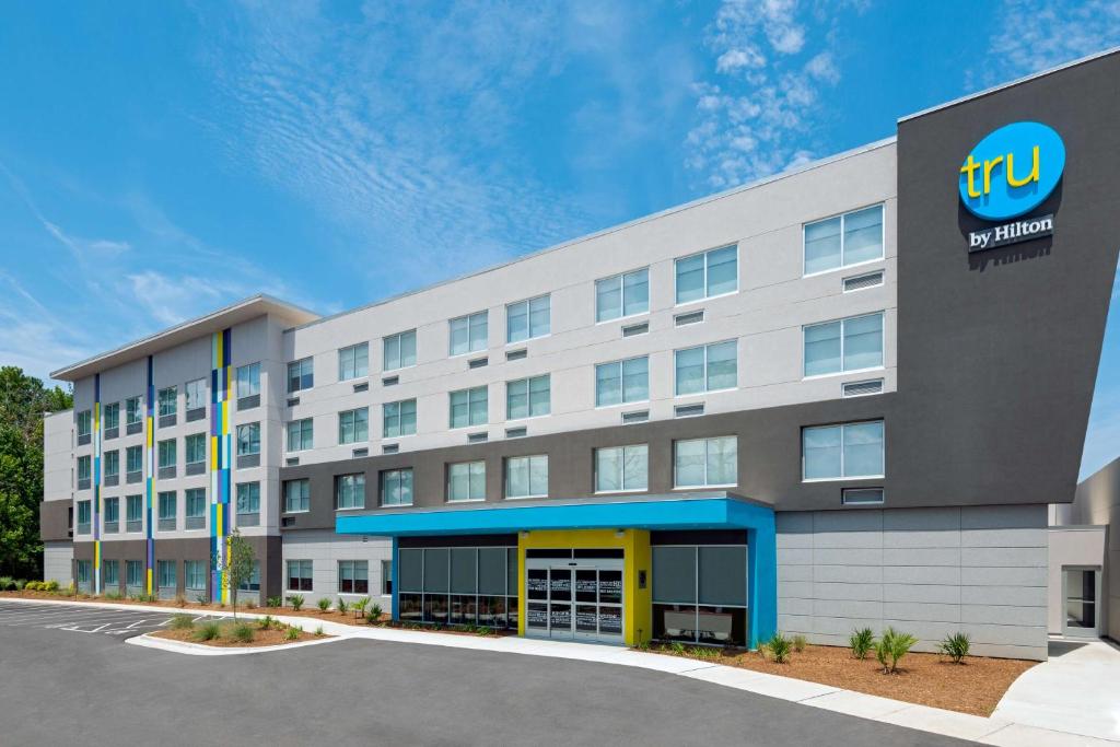 Tru by Hilton Wilmington image