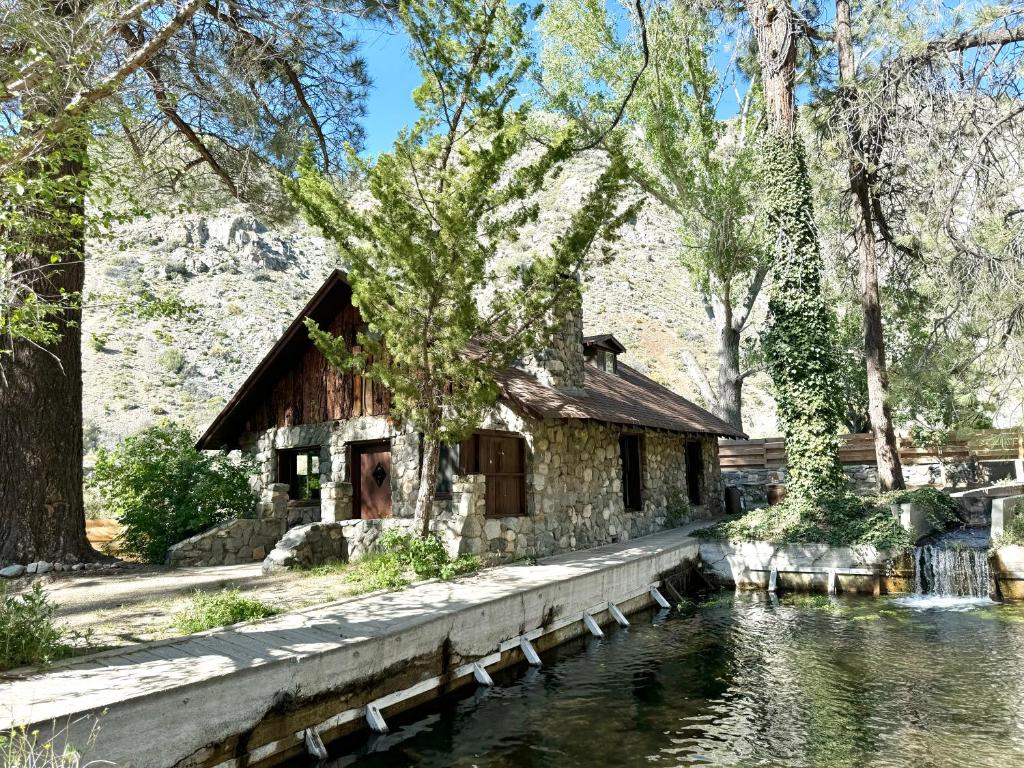 Huttopia Paradise Springs image
