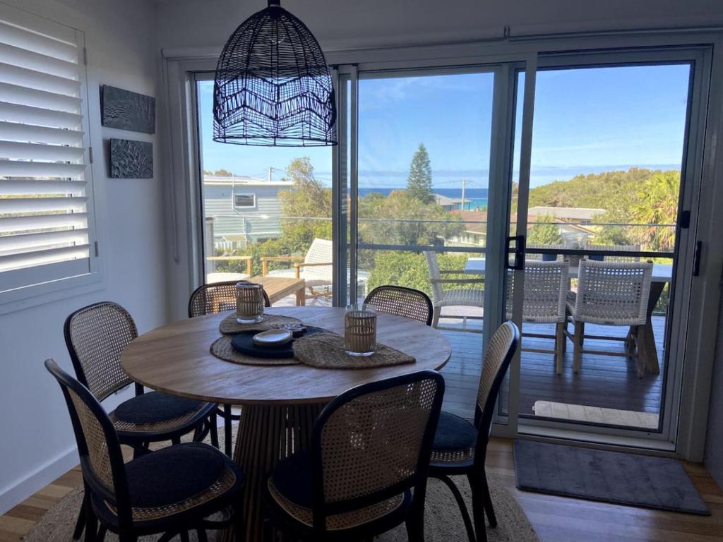 Lavish Home 4mins to the Beach Pet- Friendly House - Hosted by Canstay photo 4