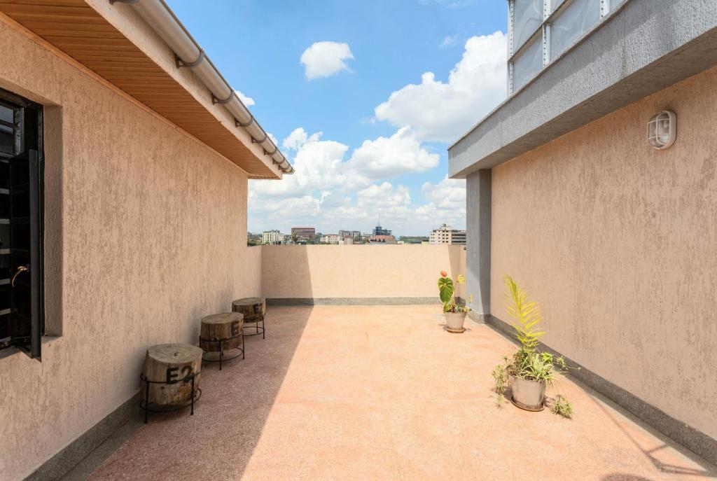 Penthouse Studio with King bed Near Nairobi Museum - Tap to explore photos