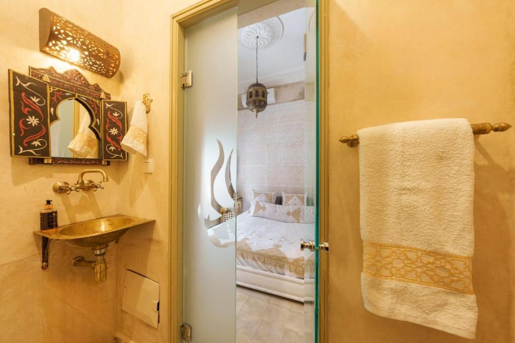 Riad 7 chambres - Petit dejeuner gratuit - Exclusivité - TOP EMPLACEMENT - Tap to explore photos