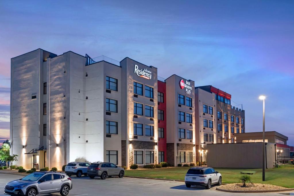 Best Western Plus Executive Residency Rigby's Water World Hotel image