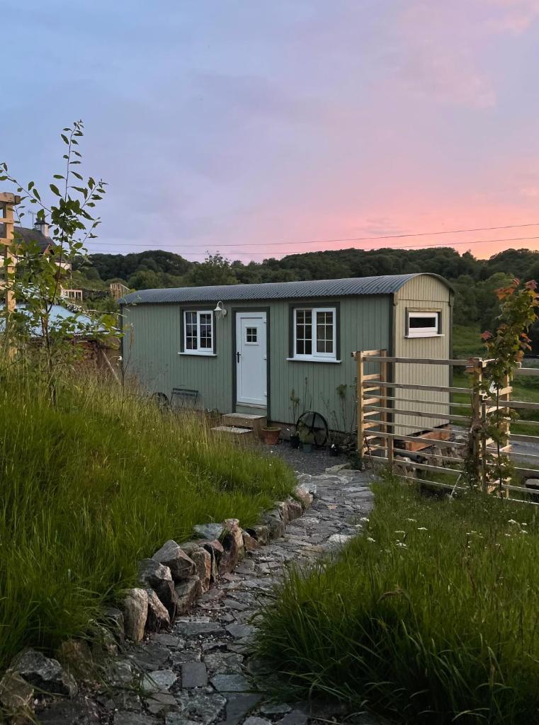 Ardmore Shepherd's Hut - Tap to explore photos