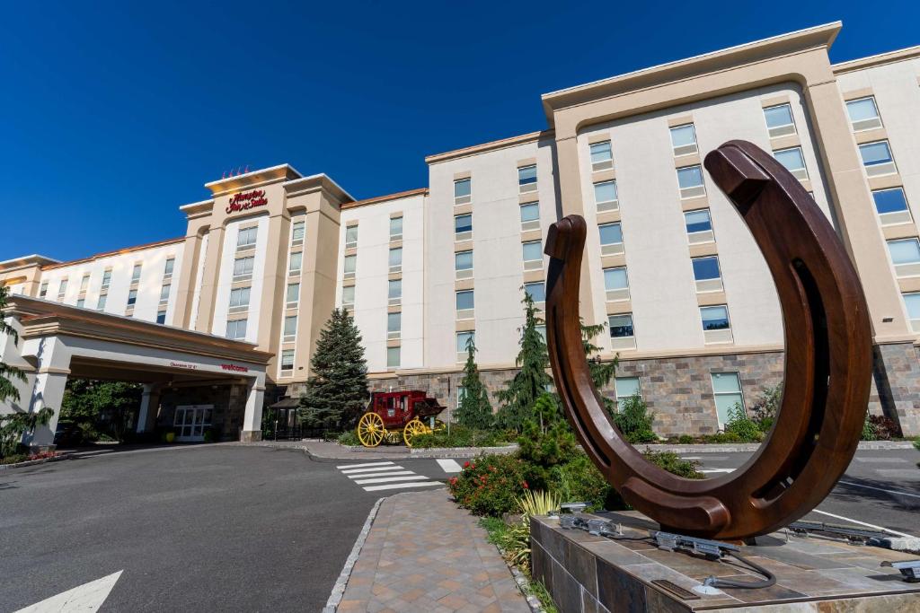 Hampton Inn & Suites Staten Island image