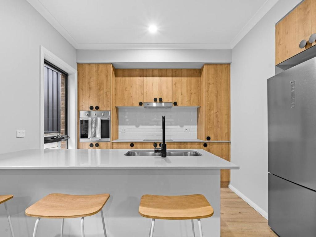 2 Bed Central New townhouse photo 4