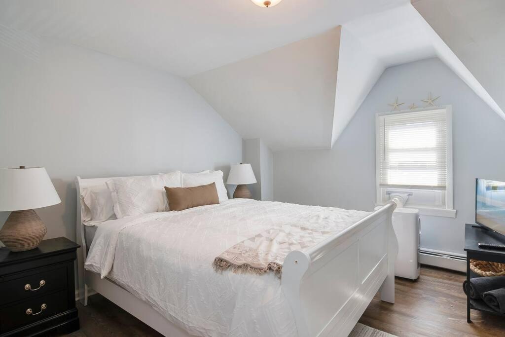 Amazing 3 Bedroom in Bloomfield! Steps to Downtown image