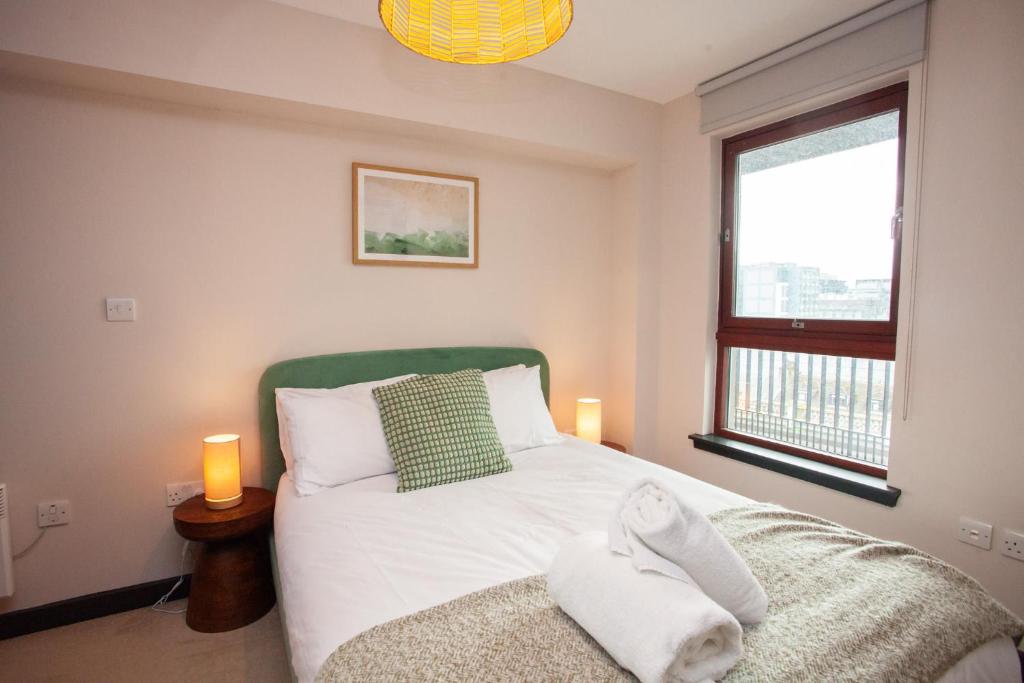 Beautiful Penthouse in City Centre Location - Tap to explore photos