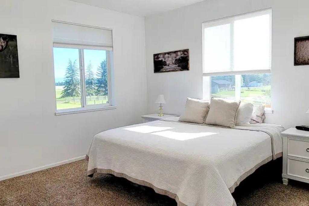 Charming Chalet Close to GNP, Downtown & Game Room! image