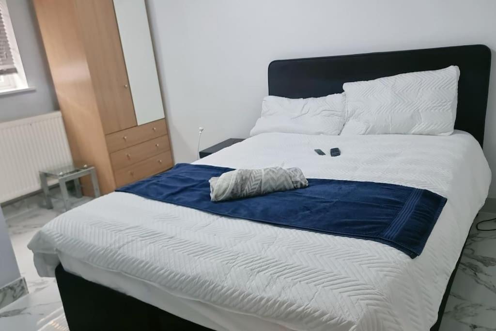 Entire-2 Bedroom Apartment with Driveway,1Free Parking
