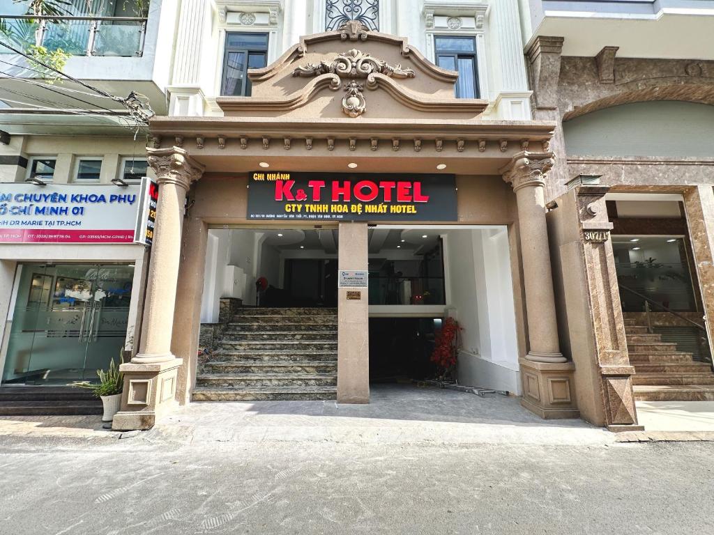 RedDoorz Plus near Hoang Van Thu Park 2