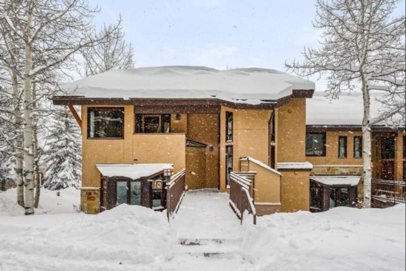 Snowmass Woodrun V 2 Bedroom Ski in, Ski out Mountain Residence in the Heart of Snowmass Village image