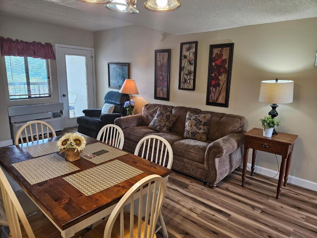 Gatlinburg Chateau Condo 503 image