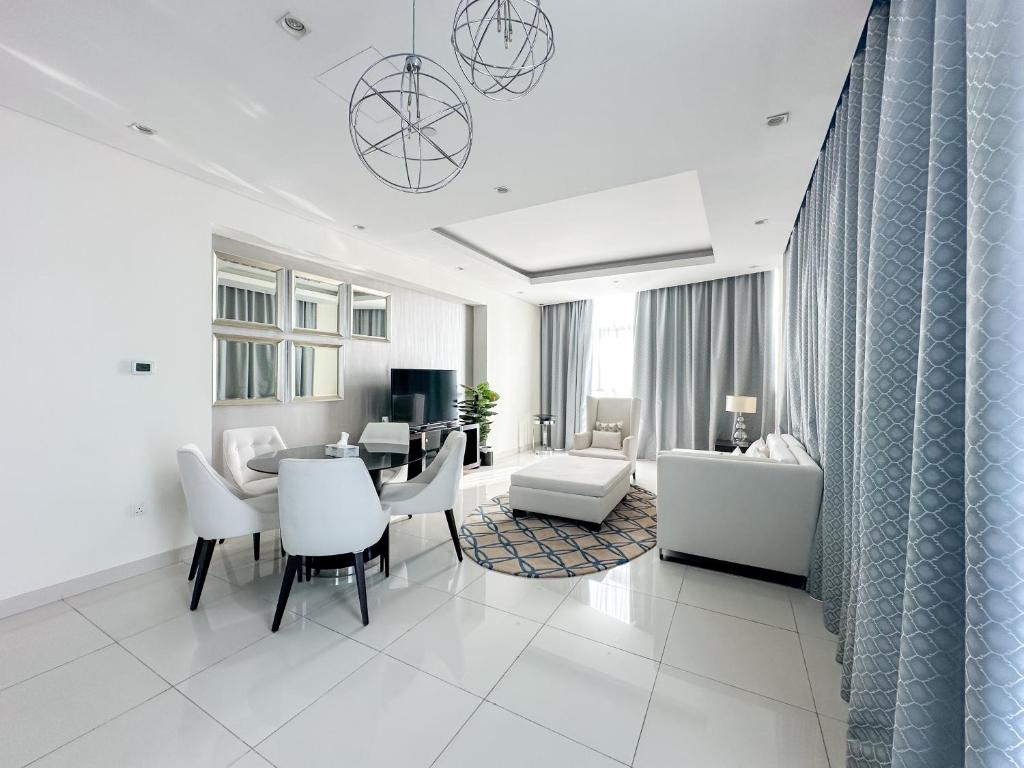 Panoramic Burj Khalifa View Luxury 2BR Penthouse photo 1