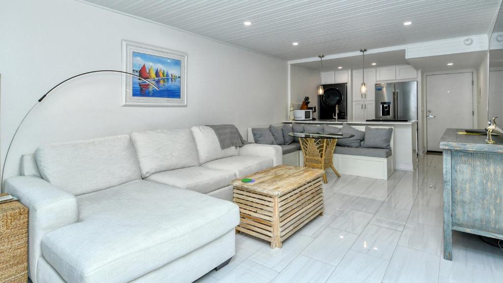 LaPlaya 102E-Tropical garden view near the pool! image